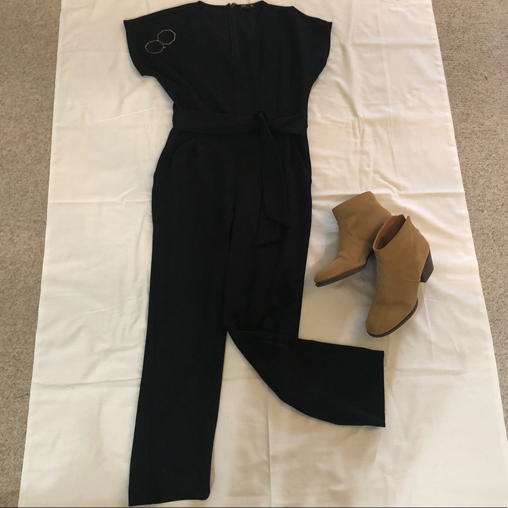 express black v-neck jumpsuit (nwot)